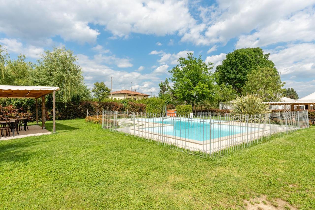 Casolare Dei Fiori - Mughetto Villa Монтекарло Екстериор снимка