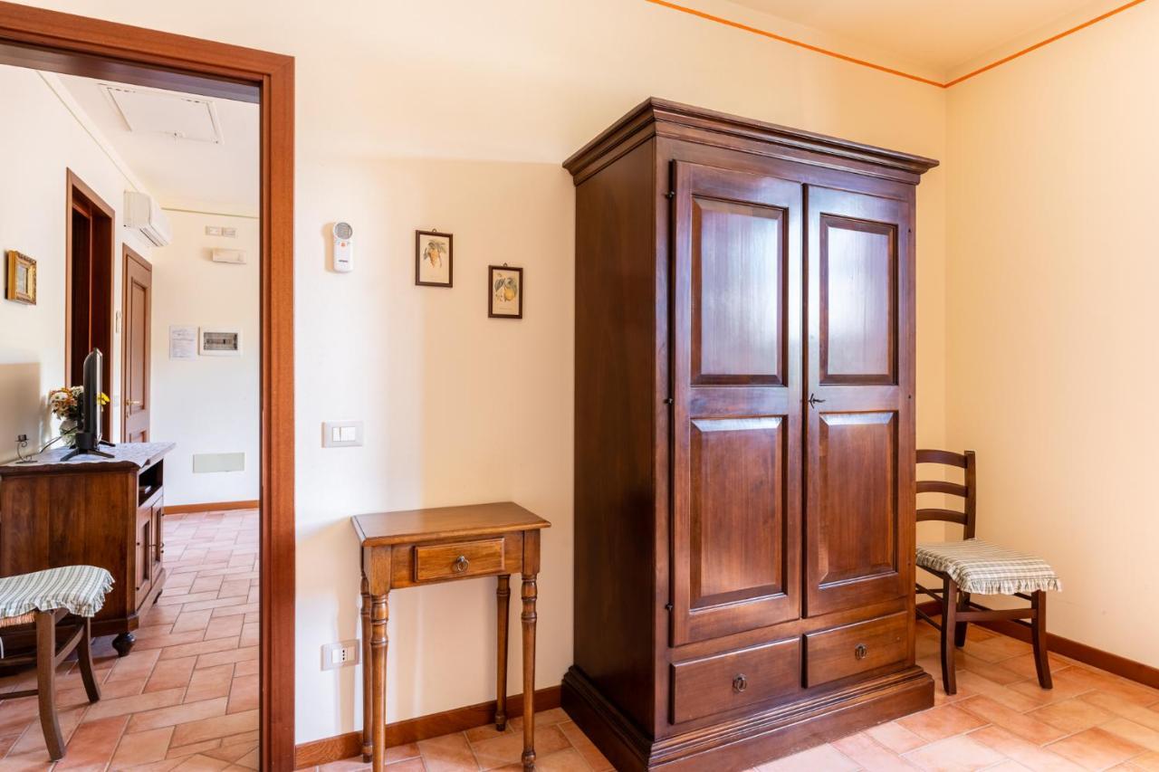 Casolare Dei Fiori - Mughetto Villa Монтекарло Екстериор снимка